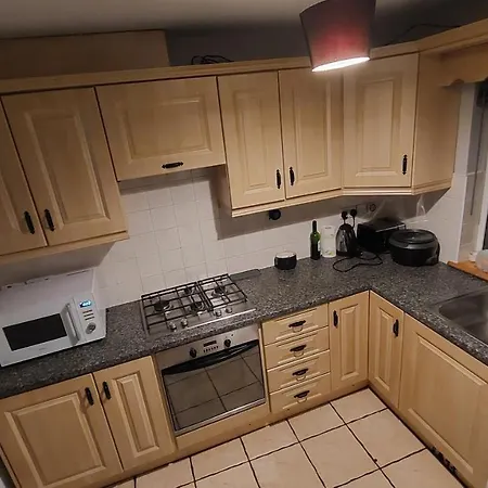 Small Single Проживание в семье Леттеркенни