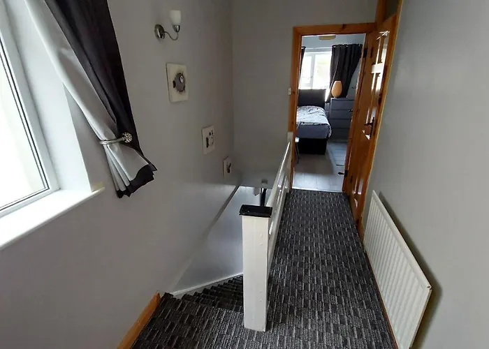 Small Single Проживание в семье Леттеркенни